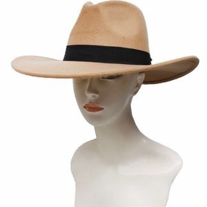 Wide brim hat